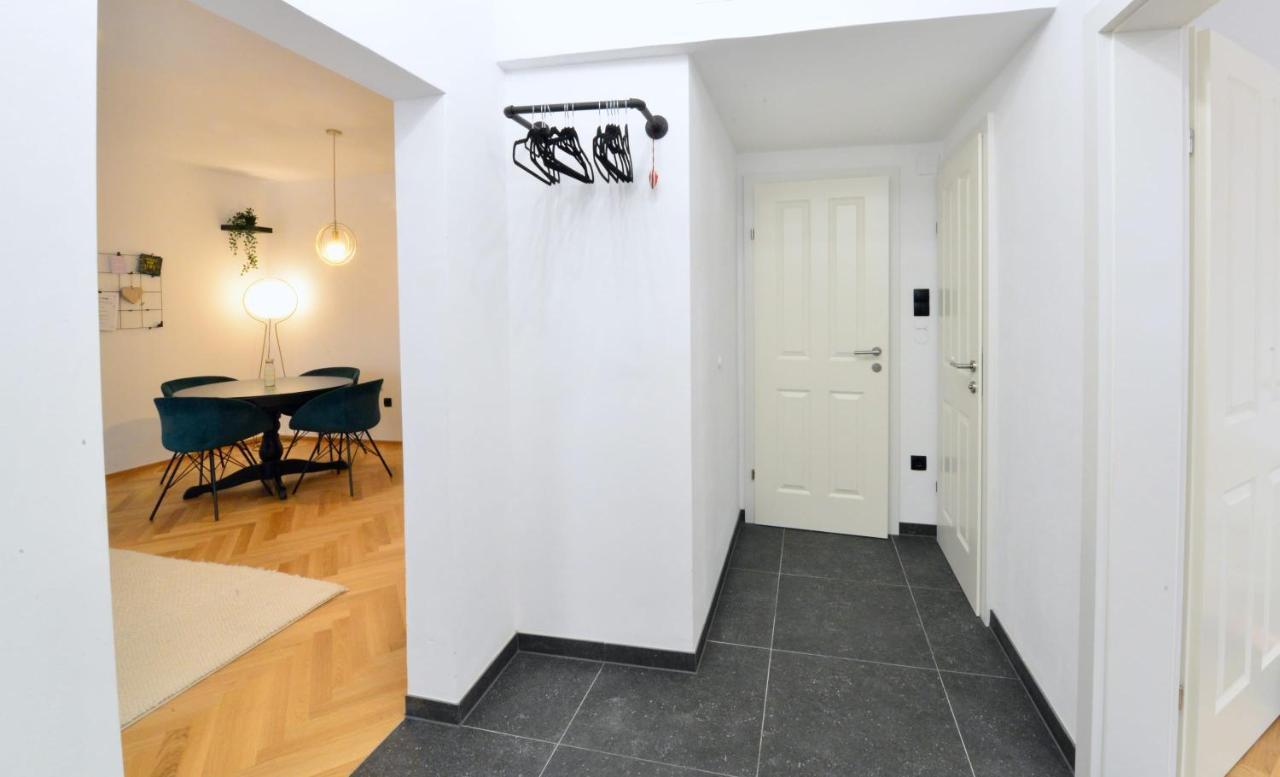 Modern Flat With Parking Space Appartement Wenen Buitenkant foto