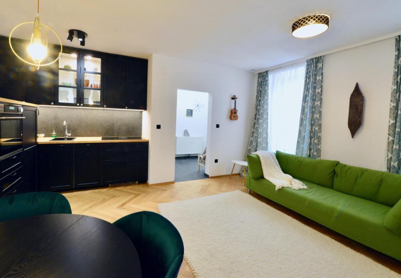 Modern Flat With Parking Space Appartement Wenen Buitenkant foto