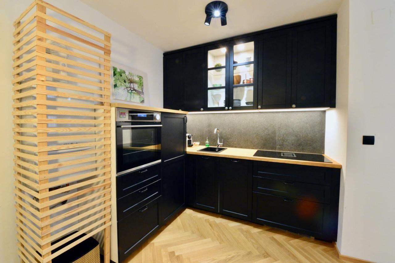 Modern Flat With Parking Space Appartement Wenen Buitenkant foto