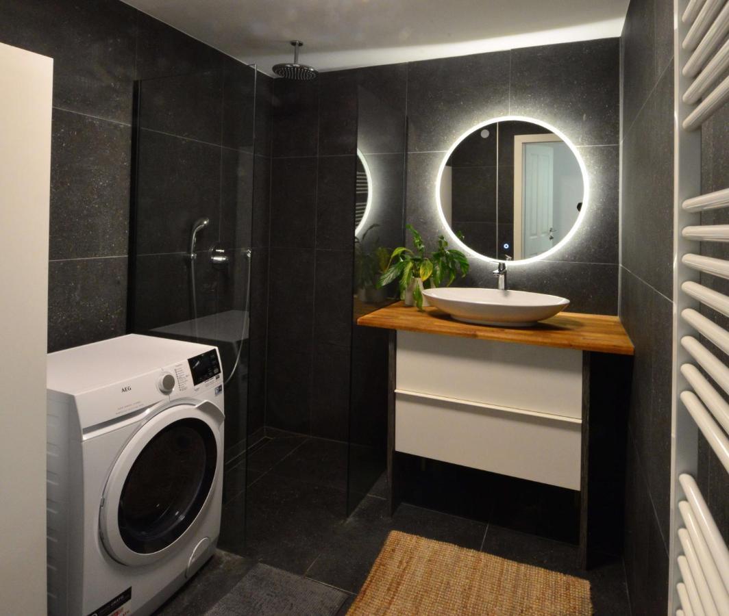 Modern Flat With Parking Space Appartement Wenen Buitenkant foto