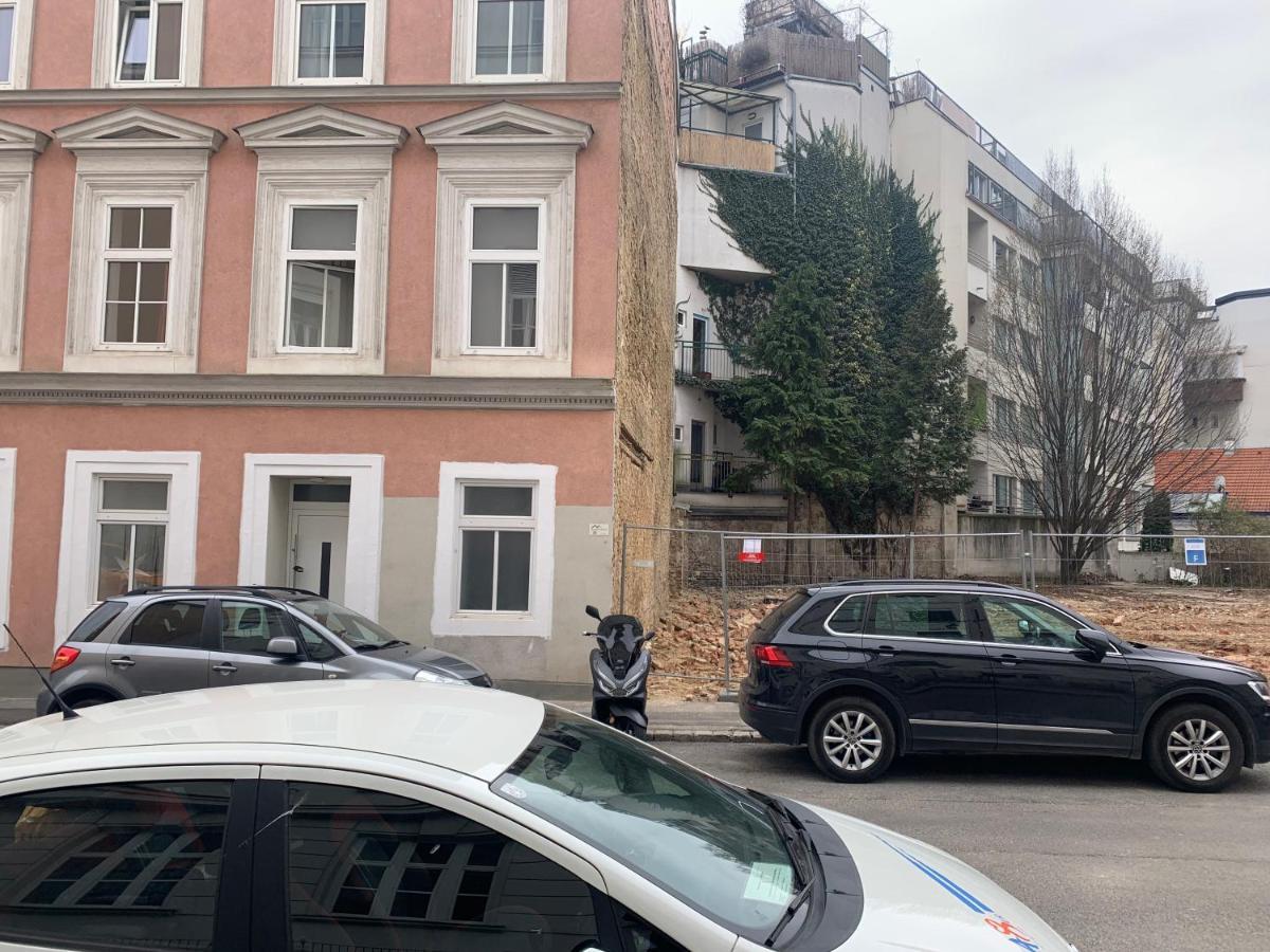 Modern Flat With Parking Space Appartement Wenen Buitenkant foto